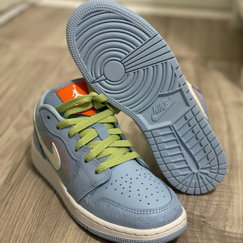 Nike Air Jordan 1 Low SE Blue Stitch White Green Red DO8227-400 3.5y Women 5